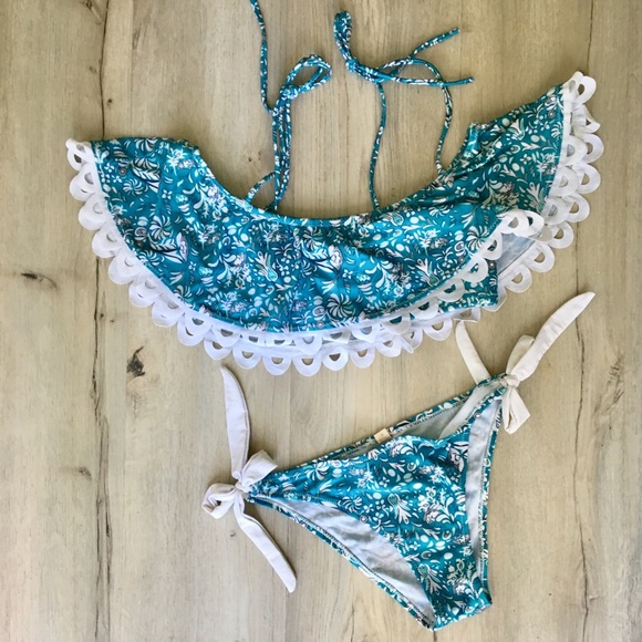 Off the Shoulder Ruffle Bikini - Picture 2 of 4